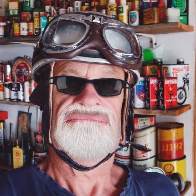 LE BOUCLARD
Collectionneur déjanté motos anciennes ,objets de garage vintage , buirophile.
👍 motos, hard Rock, nature, photos , poker
👎les cons