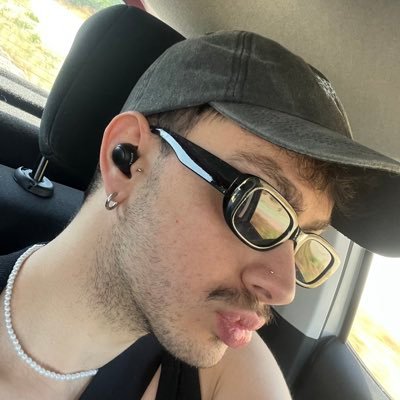 no, no me llamo Kuso / gaymer (nintendo sobretodo) pokemon es mi vida / swiftie y KC / Insta: @__kus0_