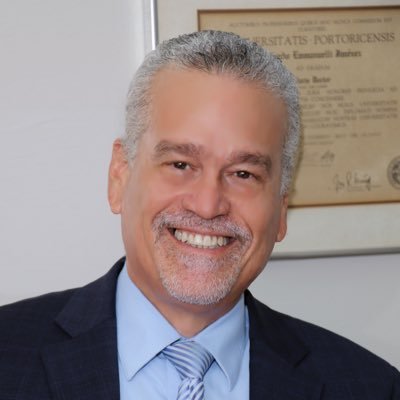 Abogado y profesor puertorriqueño con formación avanzada (JD, LLM, JSD). Especialización en Ciencias Políticas, Derecho Probatorio y Ley PROMESA.