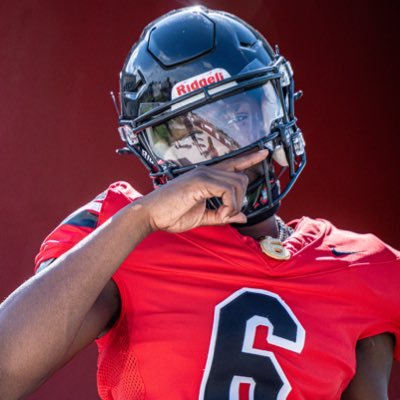 c/o2027, ATH @palmetto high school 🐯 Hudl: https://t.co/KsN6JMU4Ii for recruiting cell~ 941-281-9732 🏈, track and field 🏃♂️-100m 11.3
