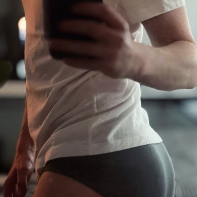 A place to share the things I’m only allowed to think on main. 😇😈 Don’t be shy, say hi. 🥵 DM a facepic with a friend request. 😁📸