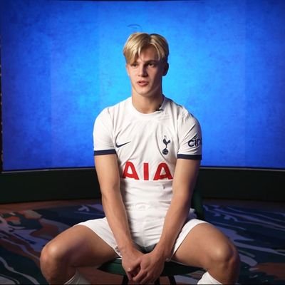 HotFootballers5's profile picture. Hot football players 😍
Send photos and videos and I might post them!