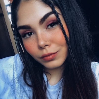 a luz que me guia é mais forte que os olhos que me cercam