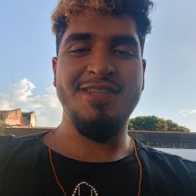 ⁴☭|enfeitiçado no mundo tecendo teias de prata
artivista visual/prof em formação
militante do afronte!🤟🏾☀️