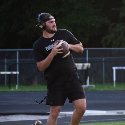 QB’s Coach/Computer Sci Teacher @JenksFootball | @ATUFootball QB alum | @BAHStigers c/o 17 | @aleena1998 is my lady |