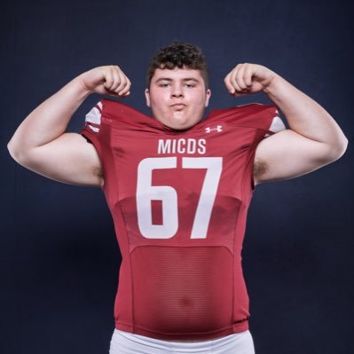 🏈 MICDS 2029🏈 6ft 241 lbs😎 D-line💥4.0 GPA💥 240lbs bench press💥405 deadlift💥200lbs clean💥8ft5 broad jump💥 76in wing span💥