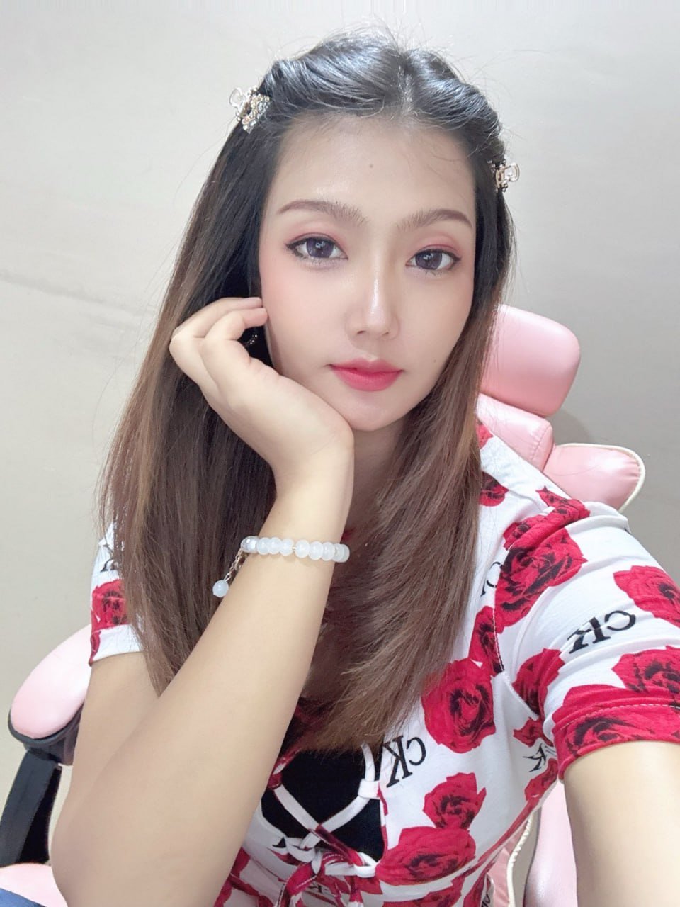 TaseplawH5zq's profile picture. Girls who love to laugh will never have bad luck. I also hope to meet my prince charming.
