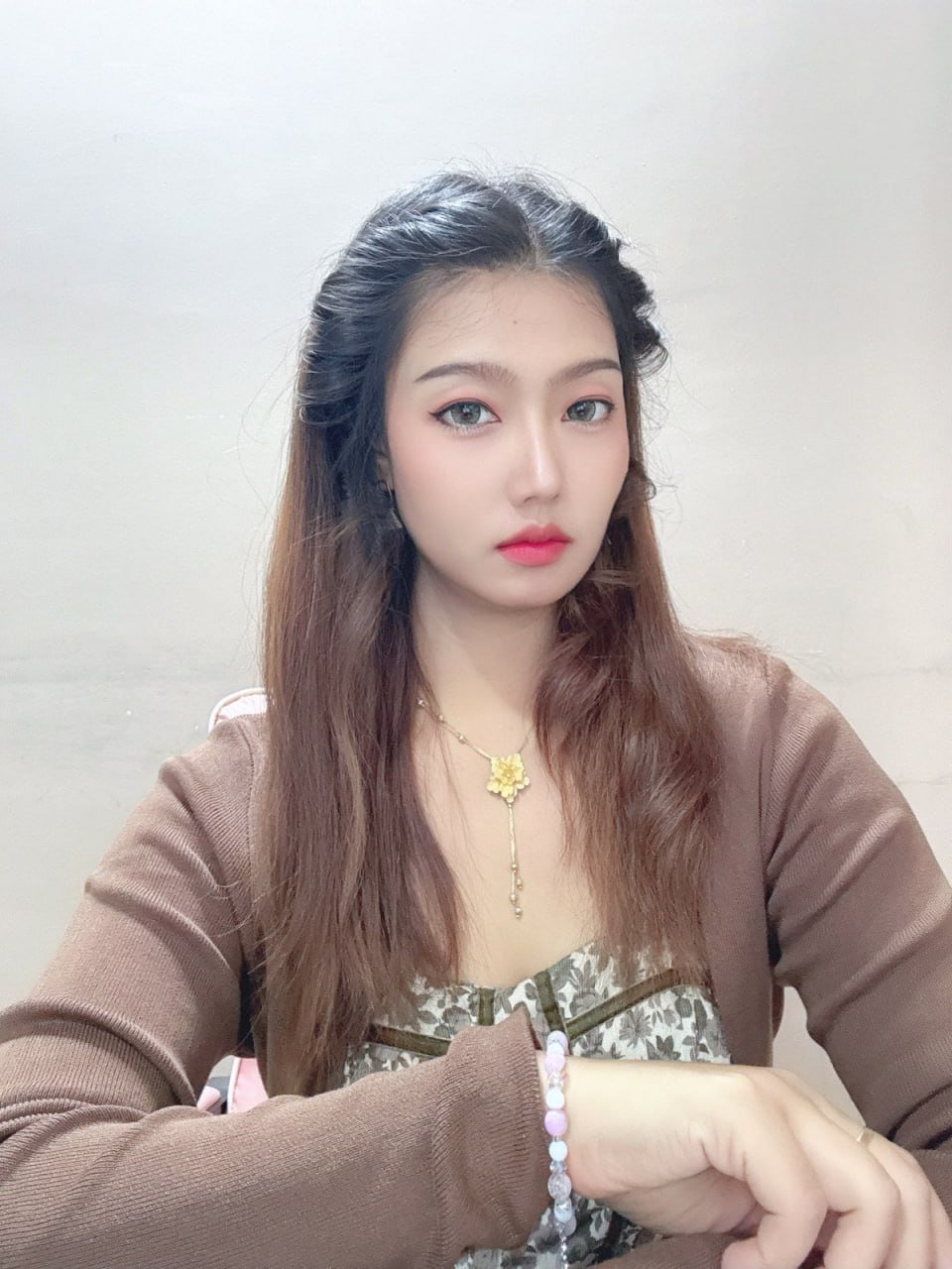 SmesanIVZp's profile picture. Girls who love to laugh will never have bad luck. I also hope to meet my prince charming.