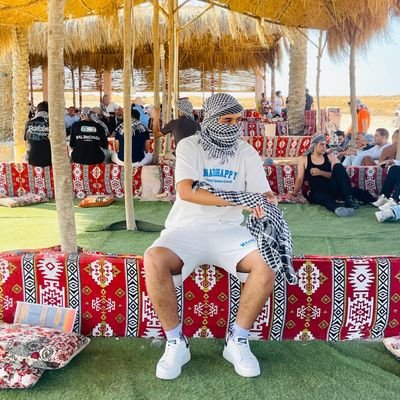 ان الله وملائكته يصلون على النبي يا ايها الذين امنوا صلوا عليه
