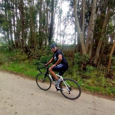 Hijo de DIOS✞ Logrando mi mejor versión Apasionado por lo q' tengo y hago #Amor #Ciclismo #Fútbol #Música #Martinista 〽 #ΔVICII ◢ ◤ @Santafe ❤ @ChelseaFC 💙