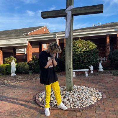 Lazaruszn's profile picture. 𝓛 𝓩 𝓡💰~ 𝕶𝖎𝖓𝖌 𝖔𝖋 𝕶𝖎𝖓𝖌𝖘 - Veni, Vidi, Vici.