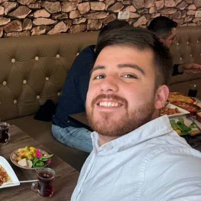 الراكب الوحيدُ في سفينةٍ،قبطانها فيلسوفٌ و مُساعده عالمٌ ومُشرفها طبيبٌ و مُراقبها رياضي.ذلك الراكب الذي يحلمُ بأن يلقى الحياة من كل جوانبها
