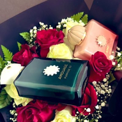 “عش ببساطة ، حب بسخاء ، اهتم بعمق ، تكلم بلطف ، اترك الباقي لله... هوى وعشق للعطور ✨ والقهوة ☕️
