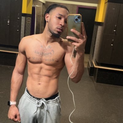 #OOMF RT'd Me You Lookin At My Avi, Now You Reading My Bio, Now You Gonna Follow Me FWYB 🤷🏽♂️ 😉😏💯 💪🏽SnapChat- dyeboy 📸- yellaboy__ OF: hesotoxic