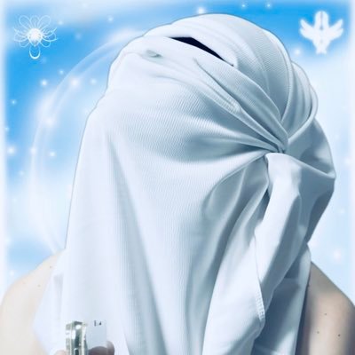 fresh electronic music with nature aesthetics and video game vibes