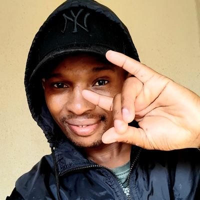 I'm one of those rare breeds of people who has this wonderful talent called Optimism. @KaizerChiefs fan
😊❤📚💰🎵