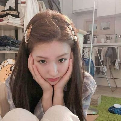 cutieepie_sweet's profile picture. ‣ 📄✒️ ” 𝒮ugeng rαwuh, iki αkunne cαh αyu sαkα gαdis Jogjα . . १