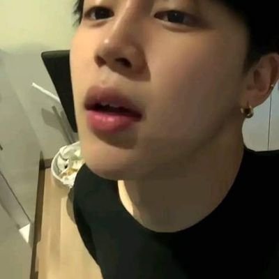 eu e o tae assistindo slaps and kisses de conchinha ! ꨄ