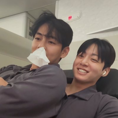 sushibeaar's profile picture. Jeon Jungkook Kim Taehyung 💕 Not a shipper but believer and supporter 🥰 TAEKOOK Forever 💜🐰🐯💚