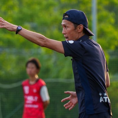 Jリーガー、海外プロ選手の個人分析官。挑戦する指導者を応援。みなさまに寄り添いサポートいたします。JFA公認A級ジェネラルライセンス。サッカークリニック・指導者講習会等を国内外で展開中。さらに興味のある方はブログ、書籍、YouTubeをご覧ください⚽️