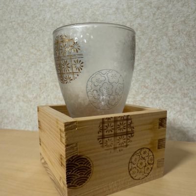 動画投稿などの活動を細々とやってます📹活動内容とはあまり関係ない事をするのがこちら旦_(-ω-/お酒好き/ゲーム好き//基本フォロバ-( '꒳ ' )