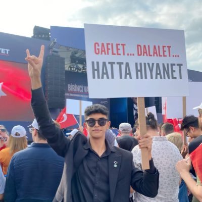 Genç | Atatürkçü | Zafere giden her yol mübah değildir.