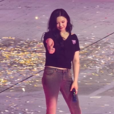 tdoongraphics's profile picture. a not-so-good fanmade graphic designer / twice 🩷