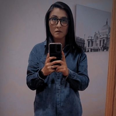 Circopedagoga/aprendíz de malabarista.
Chintolola forever 🐜
Romántica empedernida...dicen.
Versos, rancheras y taquitos