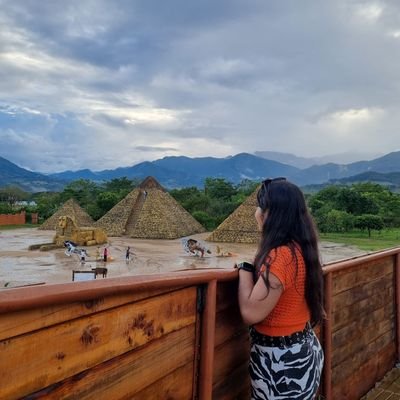 Un ser confuso, ermitaño, nihilista, triste y vacío...Socióloga, Especialista P.D, feminista -Proelección, escritora, ambientalista, No al fracking en el Cesar.