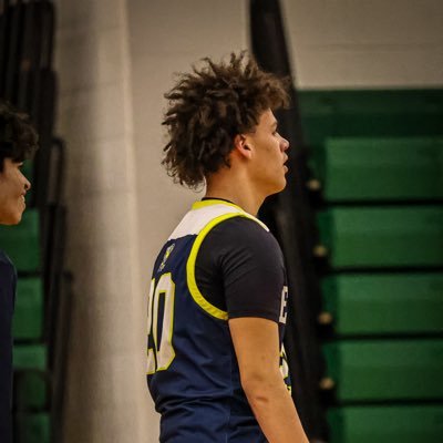 2027- East Haven Highschool ct / 5’9 166 pg-sg/arlenreveron08@icloud.com