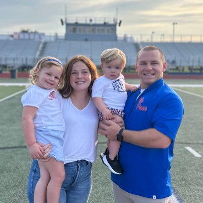 Christian | Husband | Dad | Defensive Coordinator - Head Powerlifting Coach @ Pass Christian High School | 2021, 2022 2A State Champion 💍🏆