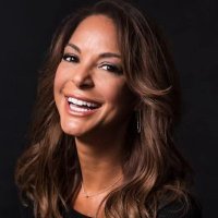 Eva Larue (@evaluate557) 's Twitter Profile