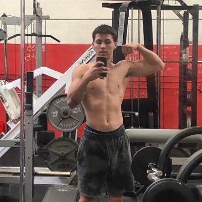 Straight | 21 | hmu 4 content & findom
