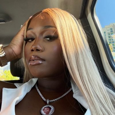 x_prettyygal's profile picture. Philippians 4:13