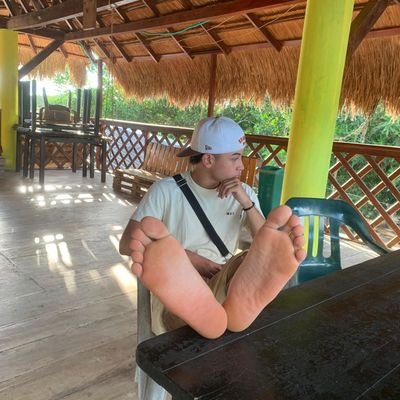 Master,Dominant, big feet, 19 years old, I will show you who is in charge and why you came to this world to be quiet and serve, bitch🫵🏻🦶🏻🙇🏻♂️