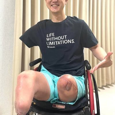 人間のスペックはお金になります。 お金とは人の心を買う事が出来る人の心を簡単に変えてしまうシロモノです。この青年は健常者ながら貯めた貯金を美しい露出の多い女性に落とされ貯金が0になり社外的名誉もなくなり自殺まで追い込まれたのにも関わらず左手だけしか残らなかった運の悪い人になっています みなさんもお金を大事にしましょう