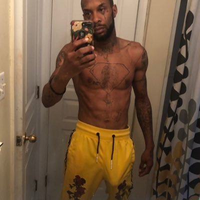 A model for #ph IG @ayopierrehefner 👻 @mrjrdingo