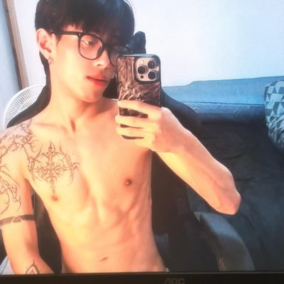 Azzfzzky's profile picture. IG:https://t.co/zfXM4uGXjT | ɪ ʜᴀᴛᴇ ᴇᴠᴇʀʏᴛʜɪɴɢ ɪɴ ᴛʜᴇ ᴡᴏʀʟᴅ | 21🍼