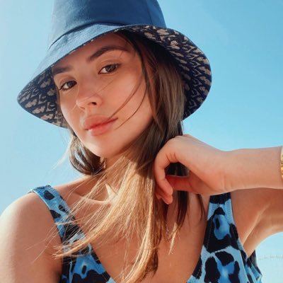 AmikaRita's profile picture. 🌈