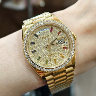 themama472004's profile picture. ⌚️ロレックス デイデイト愛好者｜見せびらかすためじゃない、ただ好きなだけ
💎 時計に刻まれるのは、時だけじゃなく人生そのもの
🖤 ゴールドの温もりと、静かな存在感が好き