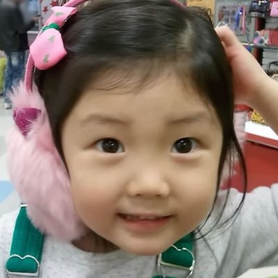 stniin's profile picture. 기니휘기