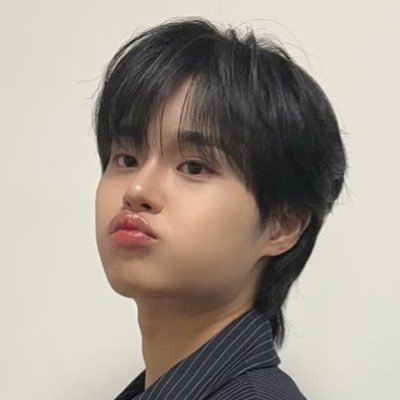 letsgrapeittt's profile picture. this hurts like hell