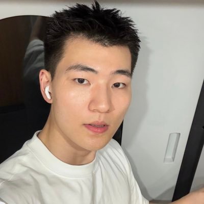 wwjj25485405's profile picture. 