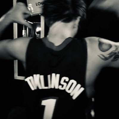 vics4rt's profile picture. louis is my #1 ✧₊˚𖦹 written by lizzie young & joey lynch˙⋆✮🪽films enthusiast