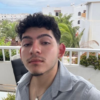 drew_pixels's profile picture. nerdy bread lover 🍞💙