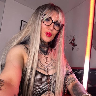 Daddy’s filthy brat 💦 Inked, teased & craving every nasty command. Alt cosplay slut who loves to be spoiled & dominated. Naughty fun awaits 🔞 link in bio 🔗