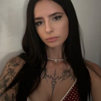 i stream on twitch | insta xtylababy | TikTok tylatitch | (: • * ‘ - • . ‘ -* • . ☽