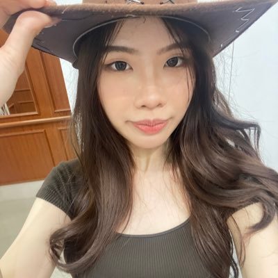 yvesz's profile picture. 