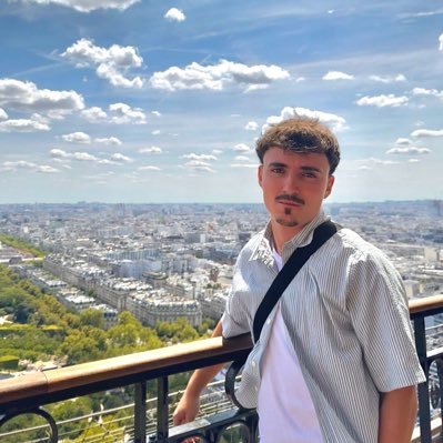 Antes solía hacer vídeos y directos y ahora twitteo - @candadoyuriel