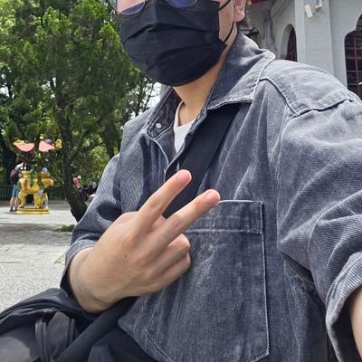 iq_cq0203's profile picture. ISTP-T一個宅男，最近比較常玩roblox跟minecraft，偶爾玩音遊最常碰maimai，無聊會隨便剪片玩玩來解膩，是個160矮矮小不點！私訊要臉照不管你貼文有沒有放請你先傳照片上來我再傳。(15123)